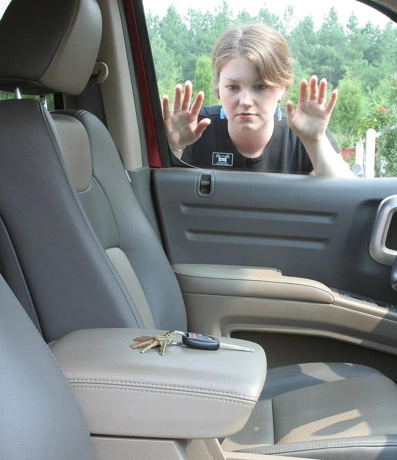 Valley Village Locksmith Store Valley Village, CA 818-942-3093 - locked-keys-in-car